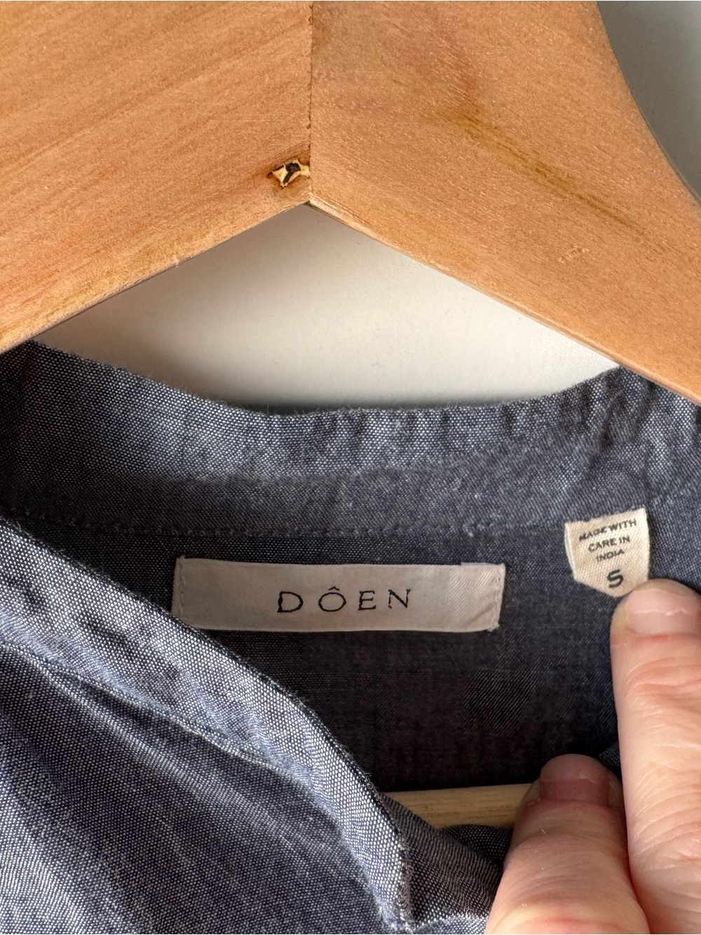 Doen Slate Gray Button-Front Balloon Sleeve Blouse - Picture 3 of 7